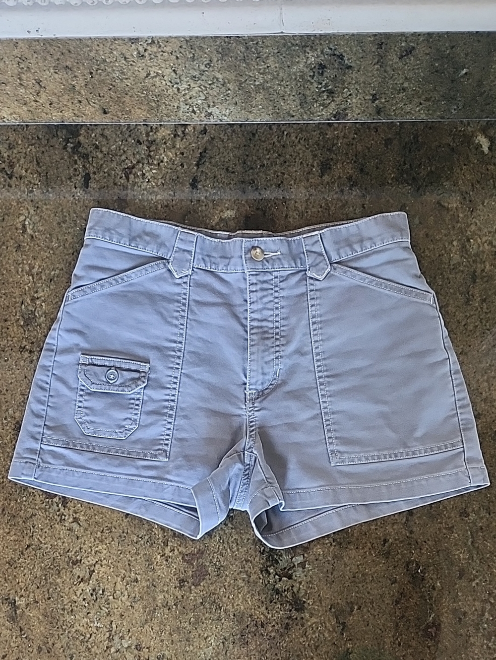 Old Navy Women's Light blue/gray Cotton Cargo Shorts with Pockets - Size 4